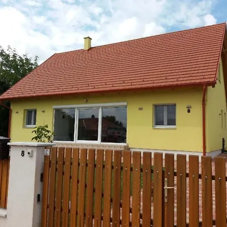 In Fonyd Mit Terrasse Und Grill